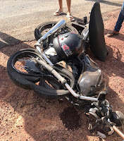 Jovem morre em colisão entre moto e carro