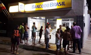 Fortemente armada, quadrilha explode Banco do Brasil