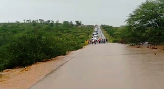 Água na BR-030 entre Tanhaçu e Brumado