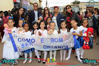 Escolinha Colibri realiza desfile