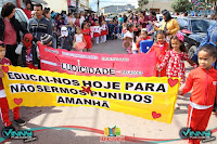 Escolinha Colibri realiza desfile