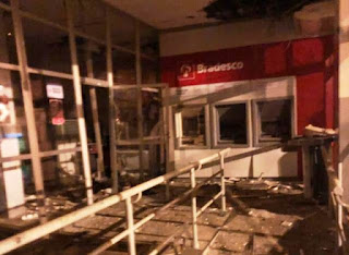 Bandidos explodem agências em Itororó