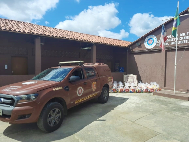 Famílias da Chapada Diamantina recebem cestas básicas da PM