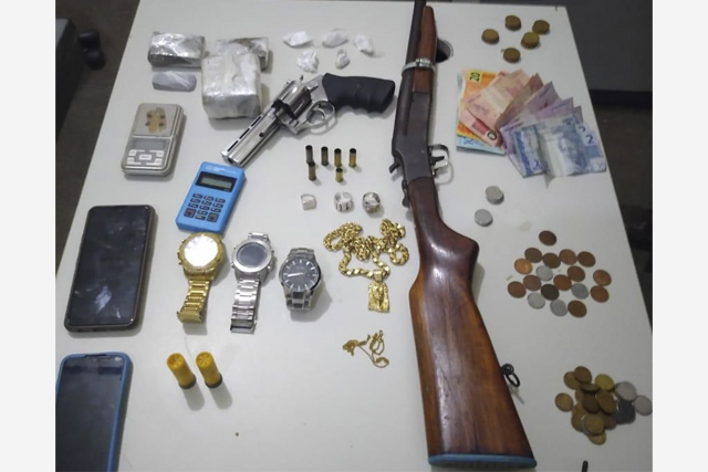 Traficante é localizado com armas e drogas em Itaberaba