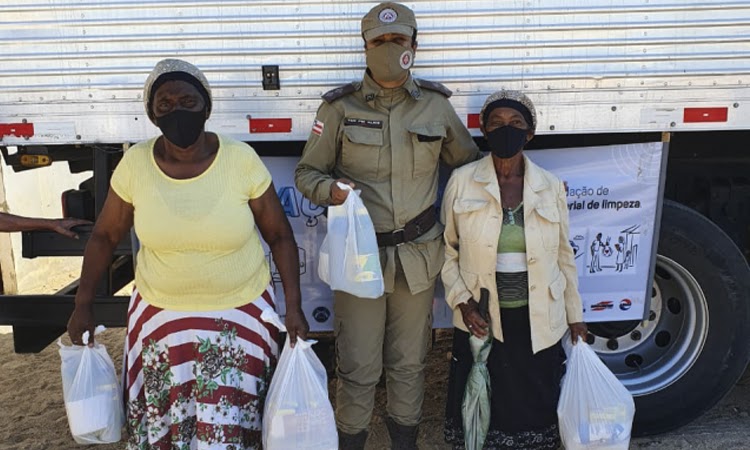 PM distribui alimentos e kits de limpeza em Vitória da Conquista