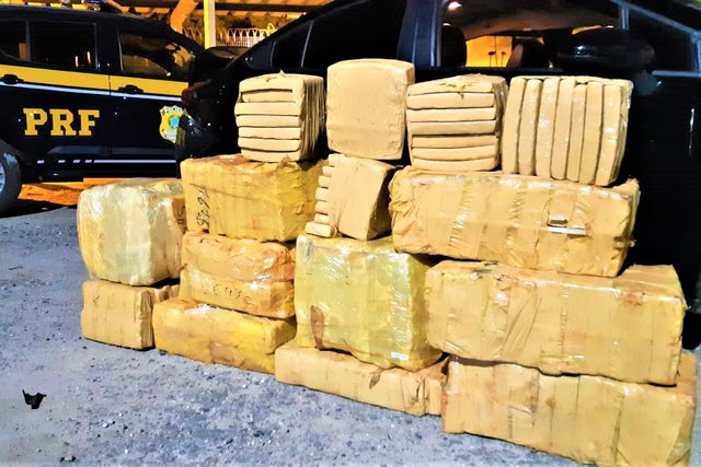 Após fuga, PRF apreende quase 300 Kg de maconha na BR-116