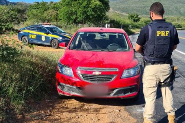 PRF recupera veículo furtado em fiscalização na Chapada Diamantina