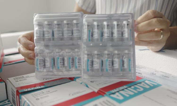 Bahia recebe remessa com 366 mil doses de vacinas contra Covid-19