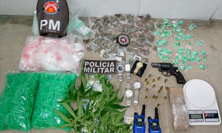 Drogas e arma são apreendidas durante abordagens no Sudoeste da Bahia