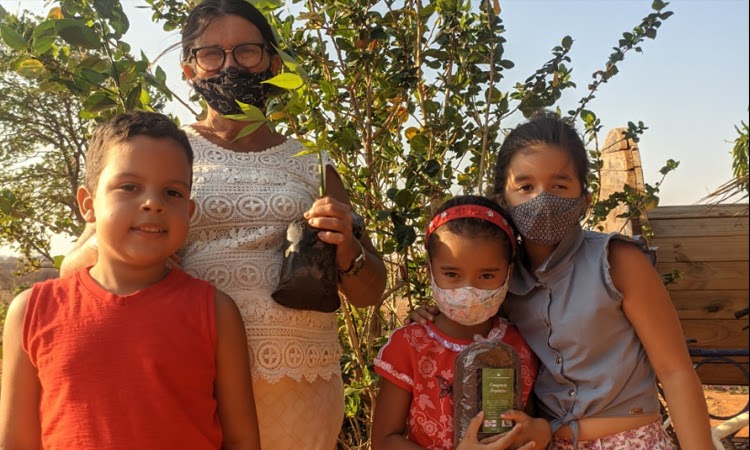 Agricultores familiares do Território Sertão Produtivo participam da ação Adote uma Árvore