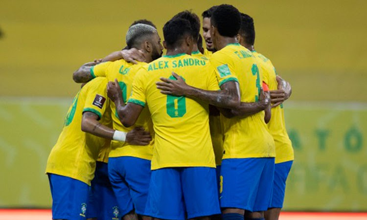 Brasil vence o Peru e segue líder nas Eliminatórias