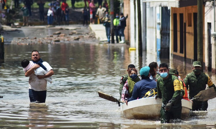 Fortes chuvas inundam hospital no México e causam pelo menos 16 mortes