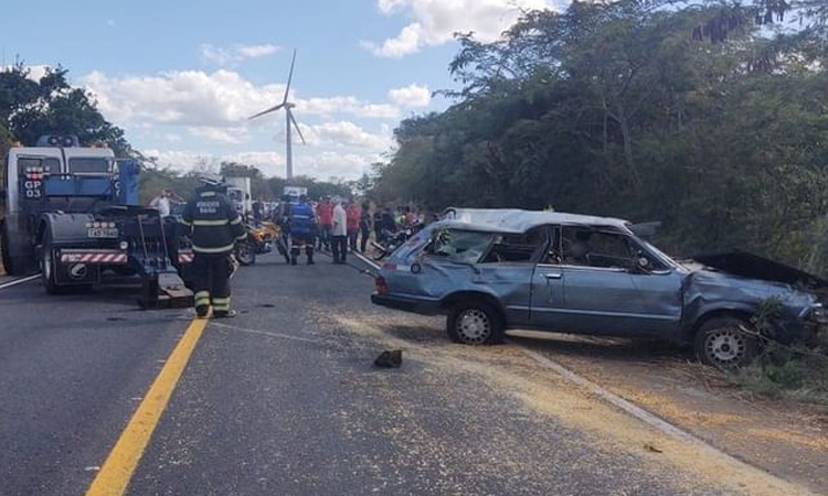 #Bahia: Uma pessoa morre e duas ficam feridas em acidente na BR-030