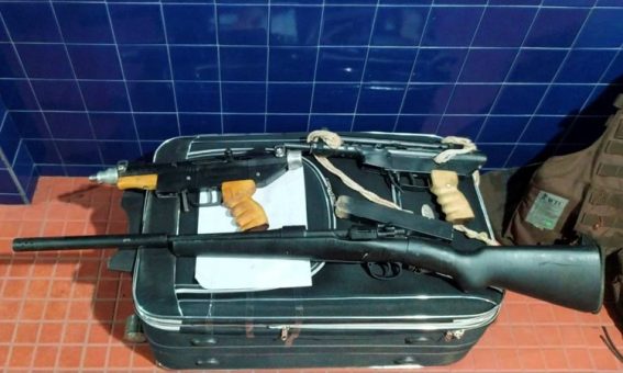 Polícia apreende fuzil, submetralhadoras e grande quantidade de drogas em Iramaia