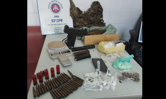 Polícia apreende submetralhadora, munições e drogas em Iramaia