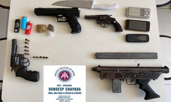 Polícia apreende submetralhadora, revólveres e simulacro de arma de fogo na Chapada Diamantina