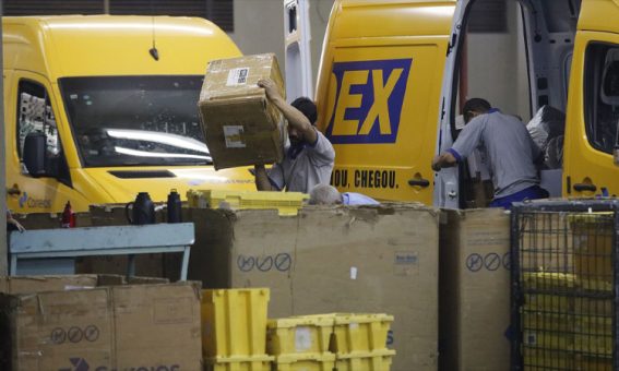 Correios realizam leilão de 41 mil itens que não puderam ser entregues