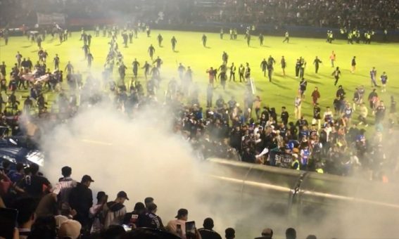 Tumulto em jogo de futebol deixa 174 mortos na Indonésia