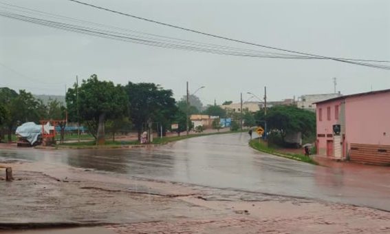 Inmet emite alerta de perigo para chuvas intensas e ventania na Bahia