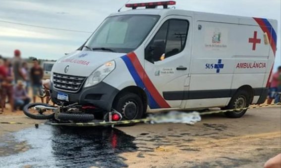 Homem morre em acidente entre motocicleta e ambulância no Sudoeste da Bahia