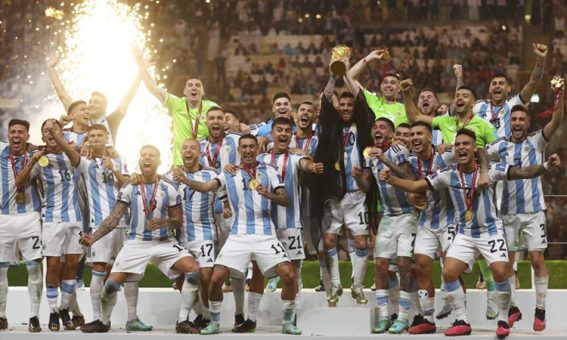 Argentina bate França nos pênaltis e é tricampeã mundial
