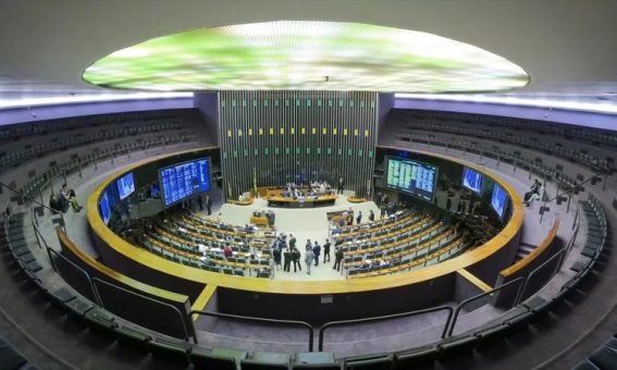 Câmara dos Deputados aprova texto-base da PEC da Transição em primeiro turno