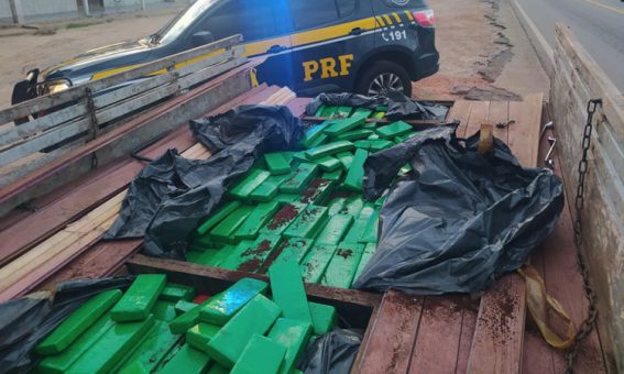 PRF apreende quase meia tonelada de maconha em Brumado