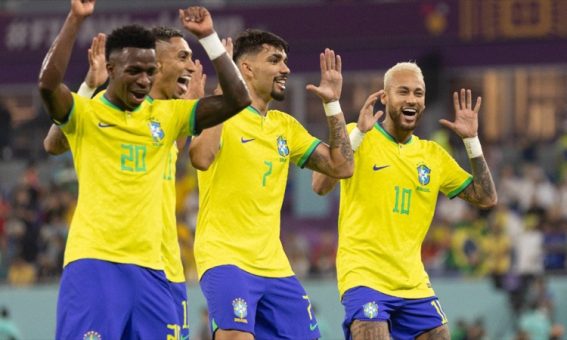 Com quatro gols no primeiro tempo, Brasil se classifica para quartas de final na Copa