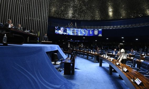 Senado aprova PEC do piso da enfermagem e projeto segue para promulgação