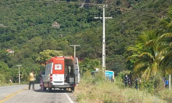 Ônibus da Novo Horizonte perde os freios e sai da pista na região da Chapada Diamantina