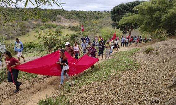 Integrantes do MST ocupam fazenda na região da Chapada Diamantina