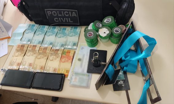 Polícia prende dupla em Paramirim acusada de furtar envelopes bancários no Sudoeste da Bahia