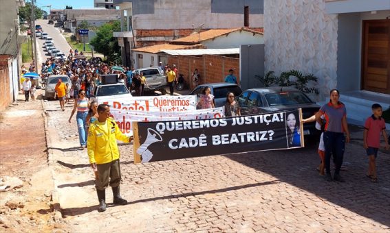 Protesto em Barra da Estiva cobra respostas sobre o desaparecimento da jovem Beatriz