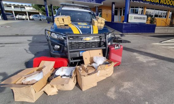 PRF apreende quase 140 kg de drogas em fiscalização a ônibus no Sudoeste da Bahia