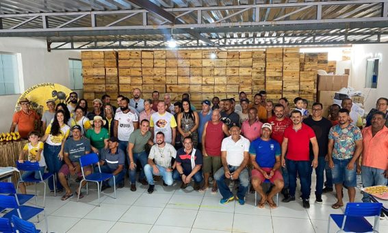 Apicultores de Ituaçu recebem kit para melhorar produção