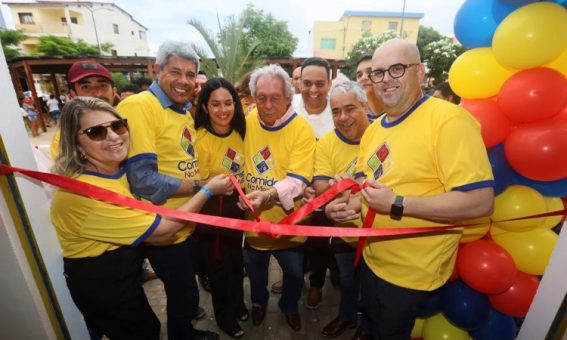 Governador da Bahia entrega quadra poliesportiva e obras na cidade Presidente Jânio Quadros