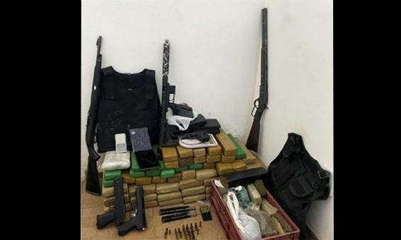Polícia apreende armas, drogas e mercadorias roubadas na zona rural de Barra da Estiva