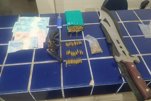Polícia apreende drogas, armas e munições em Tanhaçu