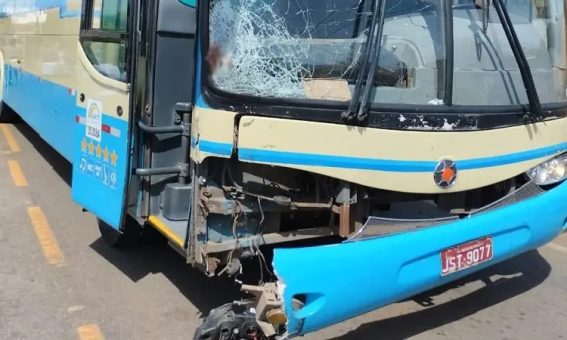 Motociclista morre após colisão com ônibus da empresa Novo Horizonte em Paramirim
