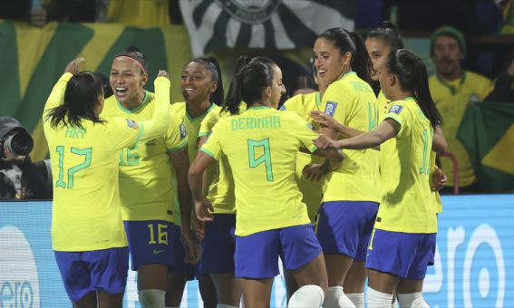 Brasil goleia Panamá em estreia na Copa do Mundo Feminina