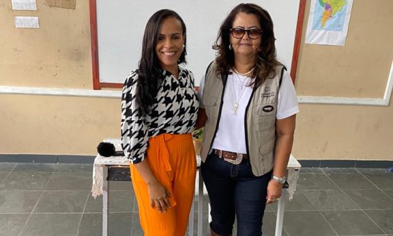 Editora do Jornal da Chapada realiza palestra para adolescentes sobre jornalismo em Itaberaba