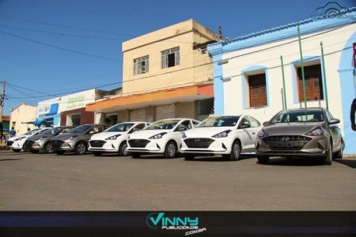 Prefeito de Ituaçu realiza entrega de novos veículos