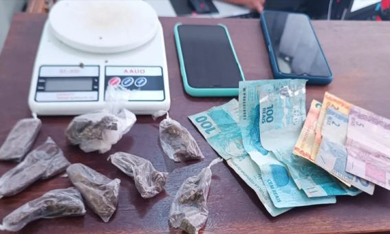 Cipe Central apreende drogas e dinheiro em Tanhaçu
