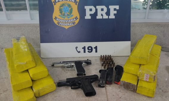 PRF prende passageiro de ônibus com duas pistolas e dez quilos de maconha no Sudoeste da Bahia