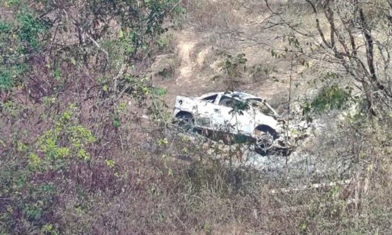 #Bahia: Carro cai em ribanceira e pega fogo após colisão na BA-262
