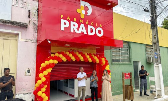 Iramaia celebra a abertura da Farmácia Prado