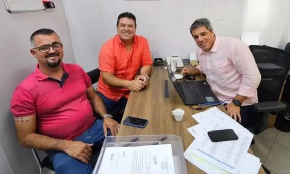 Deputado Marquinho Viana e vereador Ronaldo de Ituaçu unem forças por água de qualidade para comunidade do Espírito Santo