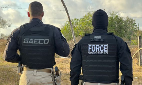 Cinco policiais suspeitos de integrar milícia são presos na Bahia