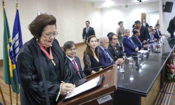 Norma Cavalcanti toma posse como procuradora de Justiça