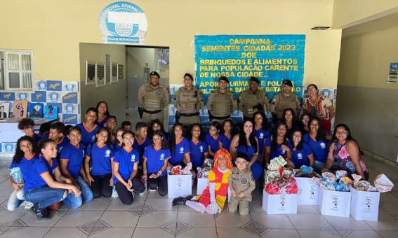 Ituaçu: Polícia Militar e alunos municipais levam alimentos e brinquedos à comunidade